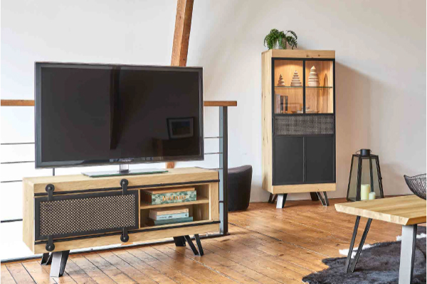 Grand meuble TV avec porte coulissante style atelier de chez Artcopi